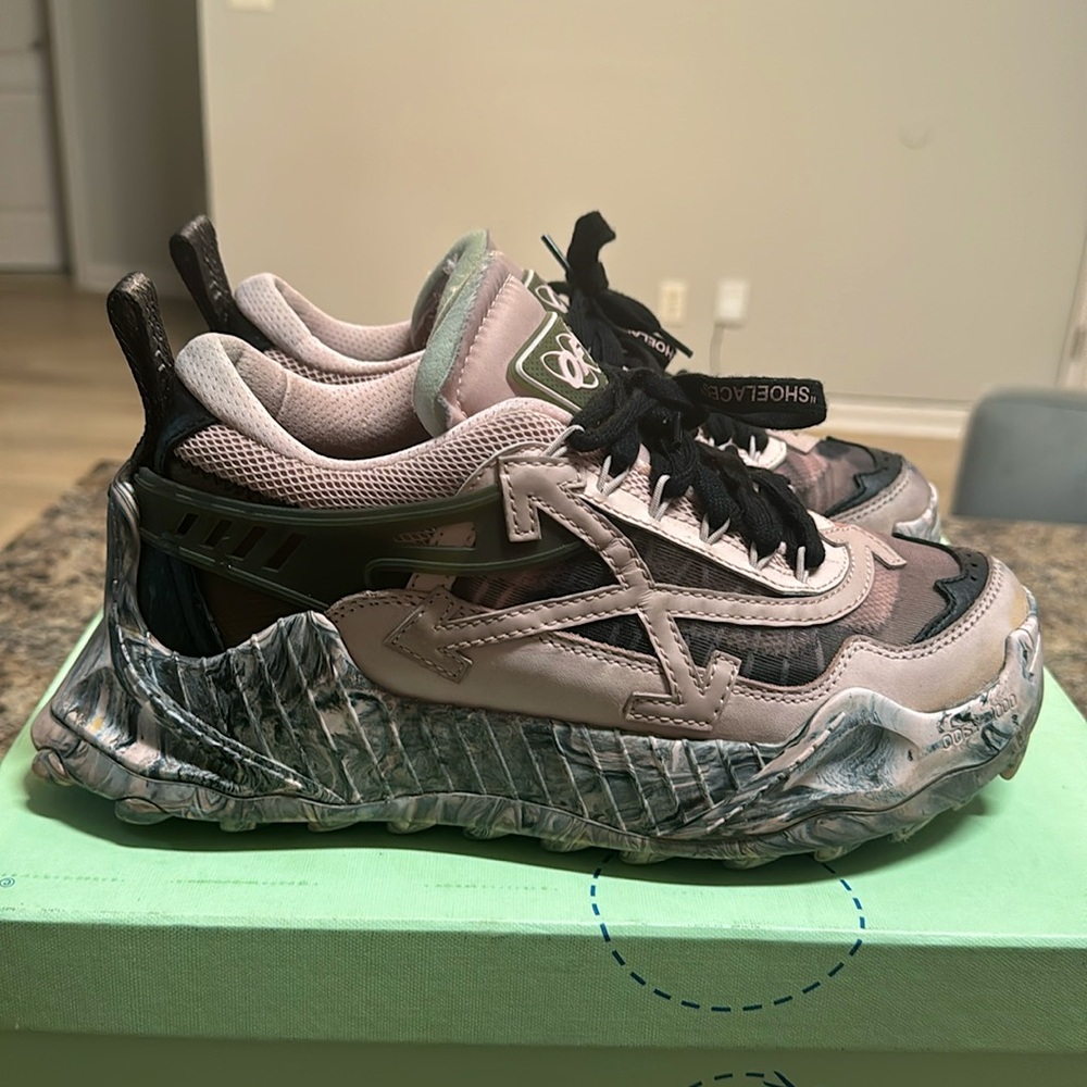 OFF-WHITE ODSY-1000